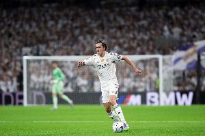 马卡：卡雷拉斯场均完成46.2次传球，是五大联赛排名第二的左后卫