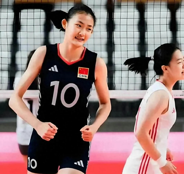 星空平台-上海女排双子星太突出！黄悦鑫一传进步大，杨舒茗进攻凶猛|洛杉矶|布里斯班|杨方旭|比赛|替补_新浪体育_新浪新闻